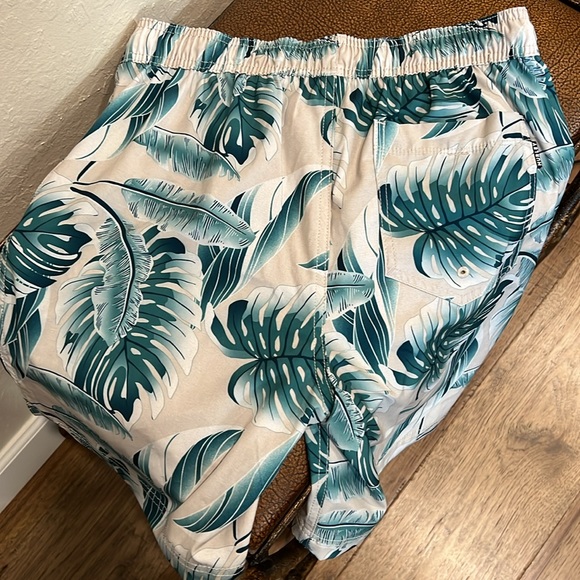 Brand New Hurley Swim Trunks /Shorts Hawaiian Paradise Beachwear or casual life! - Picture 2 of 8